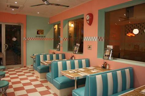 Diner Aesthetic, 1990 Style, 50s Diner, Vintage Diner, Retro Cafe, Cafe Shop Design, Retro Diner, American Diner, Photo Wall Collage