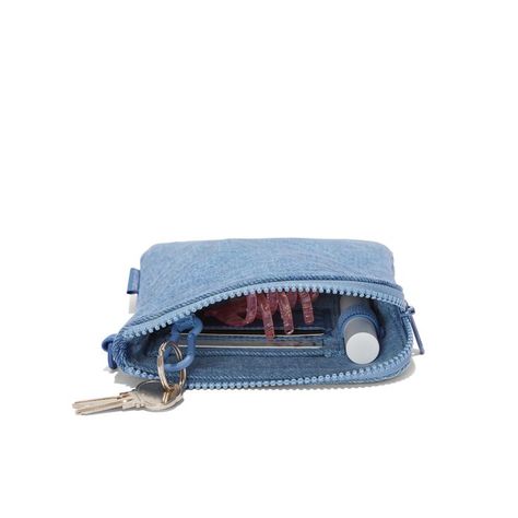 We’ve got the blues—the 100% Organic Cotton Denim blues, that is. Say hello to our version of an American classic, just a little more modern and in bag form. Elevated. Fresh. Made to last. Small Storage Ideas, Embroidery Pouch, Denim Pouch, Tote Bag Inspo, Essential Pouch, Feeding America, Pouch Pattern, Jeans Bag, Wallet Pouch