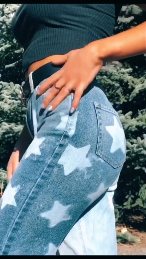 so ig i made jeans | with Music Take It Easy - Surfaces Bleach Jeans Diy, Diy Star, Painted Clothes Diy, Mode Tips, Bleached Jeans, Diy Clothes Videos, Diy Vetement, Diy Fashion Hacks, Custom Jeans