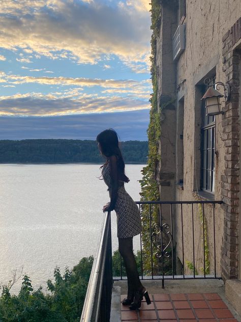 Asian girl posing on balcony over looking a sunset in new york. Fashion and Outfit inspo. Posing ideas. House By The Water, Charlotte Bronte, Romantic Photos, Korean Street Fashion, Luxury Vacation, Korean Makeup, Bronx, Luxury Living, Asian Beauty