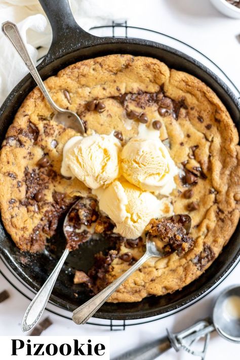 It’s a pizza pie, it’s a cookie, it’s a Pizookie! YES to all of that!! It’s that giant ooey gooey chocolate chip cookie that everyone loves to love! And you can make it at home. Just imagine a big soft homemade chocolate chip cookie but make that a double chocolate chip cookie baked up in a cast-iron skillet. But ONLY baked just until set. Serve it up hot and fresh with some ice cream and you’ve got an easy and delectable Pizookie dessert no one will ever turn down! Chocolate Chip Pizza, Chocolate Chip Cookie Pizza, Pizookie Recipe, Big Chocolate Chip Cookies, Double Chocolate Chip Cookie, Chocolate Chip Pie, Soft Cookie Recipe, Gooey Chocolate Chip Cookies, Giant Chocolate Chip Cookie