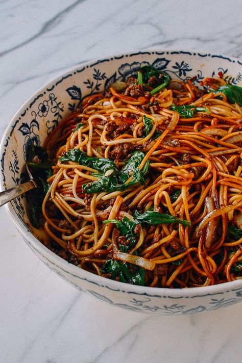 15-Minute Lazy Noodles, by thewoksoflife.com Lazy Noodles, Woks Of Life, The Woks Of Life, Noodles Recipe, Woks, Noodle Dishes, Asian Cooking, Noodle Recipes, Asian Dishes