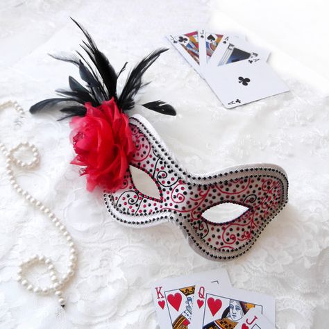 Queen Of Hearts Mask, Queen Of Hearts Masquerade, Alice And Wonderland Sweet 16, Mascerade Masks, Alice In Wonderland Prom, Alice In Wonderland Theme Party, Wonderland Sweet 16, Masquerade Ball Mask, 25th Bday