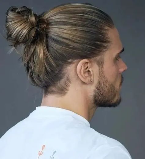 Men Bun Hairstyles, Undercut Men Long Hair, Mens Long Hair Undercut, Man Bun Undercut, Military Haircuts, Man Bun Styles, Waves Hairstyle Men, Round Face Men, Man Bun Hairstyles