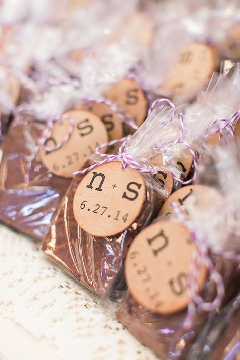 Brownie Brownie Favors Packaging, Brownie Favors, Brownie Wedding Favors, Brownies Wedding, Brownie Wedding, Place Card Holders Diy, Wedding Card Holder Diy, Wedding Cake Favors, Brownie Packaging