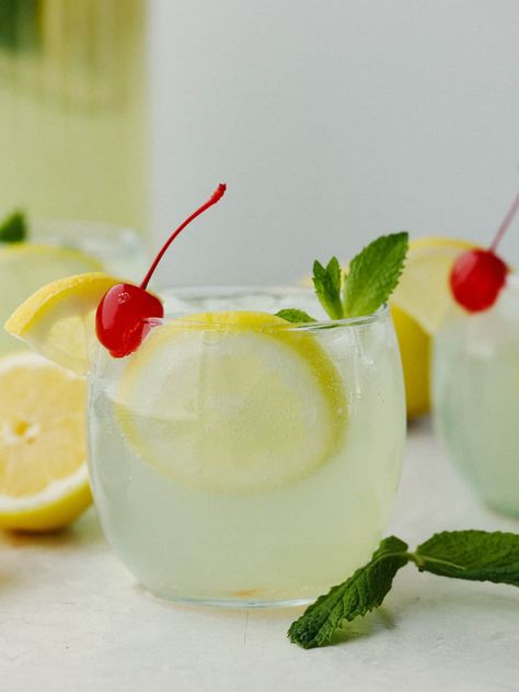 Copycat Disneyland Mint Julep (Non-Alcoholic) Pineapple Lemonade Recipe, Limeade Drinks, Best Disneyland Food, Mint Julep Bar, Julep Recipe, Mint Julep Recipe, Frosted Lemonade, Pineapple Lemonade, The Recipe Critic