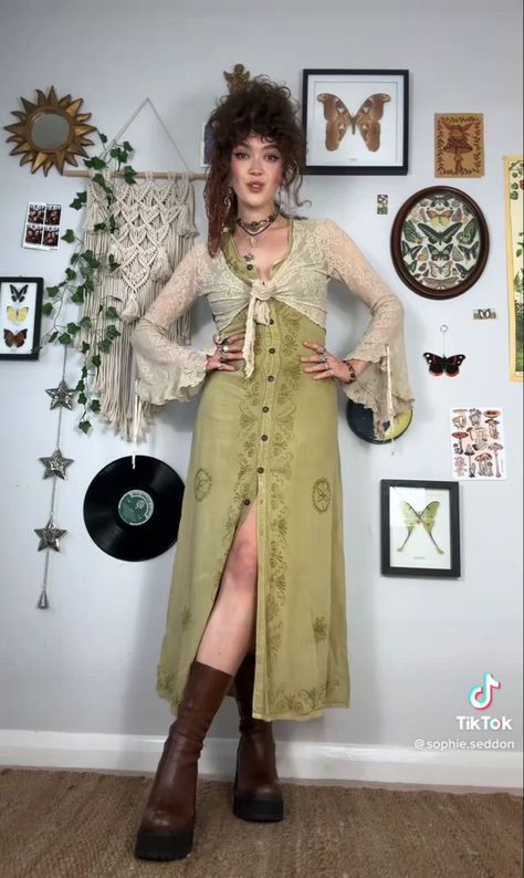 Earthy Cowgirl, Modern Fairycore, Boho Witch Outfits, Western Whimsigoth, 70s Fairycore, Outfit Ideas For Fall, Looks Pinterest, 70s Inspired Fashion, Earthy Outfits