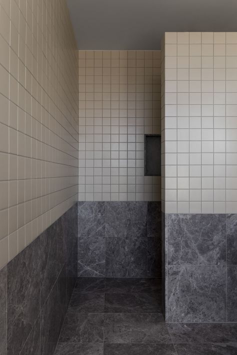 Henley Beach House by Studio Gram - Project Feature - The Local Project - The Local Project Beach Club Bathroom Design, Bathroom Design Neutral, Blue Bathroom Aesthetic, Tiles Kitchen Floor, Bathroom Architecture, Commercial Toilet, Beach Photo Inspiration, Modern Colonial, School Interior