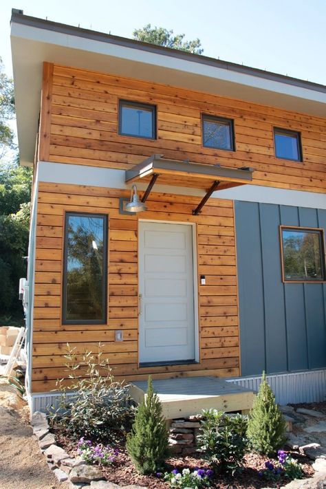 Wind River Homes out of Chattanooga, TN makes the most darling tiny homes! One model that we can’t get enough of is their “Urban Micro Home”. It’s 650 square feet and is built on a permanent foundation but a smaller version is available that you can have shipped anywhere in the U.S. Homes Design Ideas, Contemporary House Designs, Tiny House Talk, Small Tiny House, Wind River, Tiny House Inspiration, Tiny Apartments, Cedar Siding, Micro House