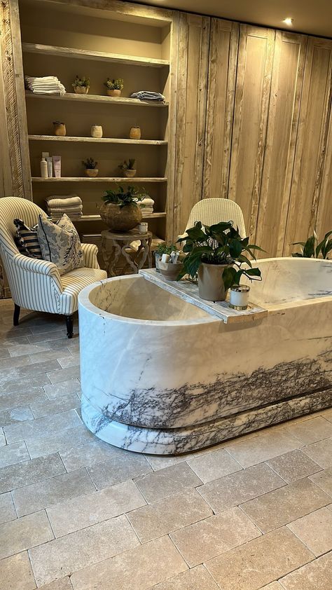 32"x71" (80x180cm) height 22" (55cm) Our bathtubs are produced in our own workshop. It is 100% handmade and presented to you as a result of long labor and efforts. We can make all kinds of special designs and patterns. Stay tuned to our store for our new model products. Representation of marble in the photo. The bathtub will be made with New York marble. Since our bathtubs are natural stone products, there may be slight differences in each marble and stone pattern. In addition, before the bathtu Fancy Bathtubs, Big Bath Tub, Amazing Bathtubs, Bathtub Luxury, Luxury Bathroom Master, Huge Bathtub, Copper Bathtub, White Bathtub, Marble Bathtub