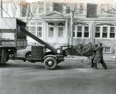 17 old photos of the holidays in Philly - Curbed Philly Philadelphia History, Rittenhouse Square, Old Photos, Vintage Photos, Philadelphia, Vintage Christmas, Monster Trucks, Holidays, History