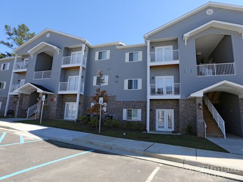 Outside Apartment, Apartment Blueprints, Small Apartment Complex, Apartment Outside, Apartment Building Exterior, Small Apartment Building Design, Atlanta Apartments, Houston Apartment, Small Apartment Building