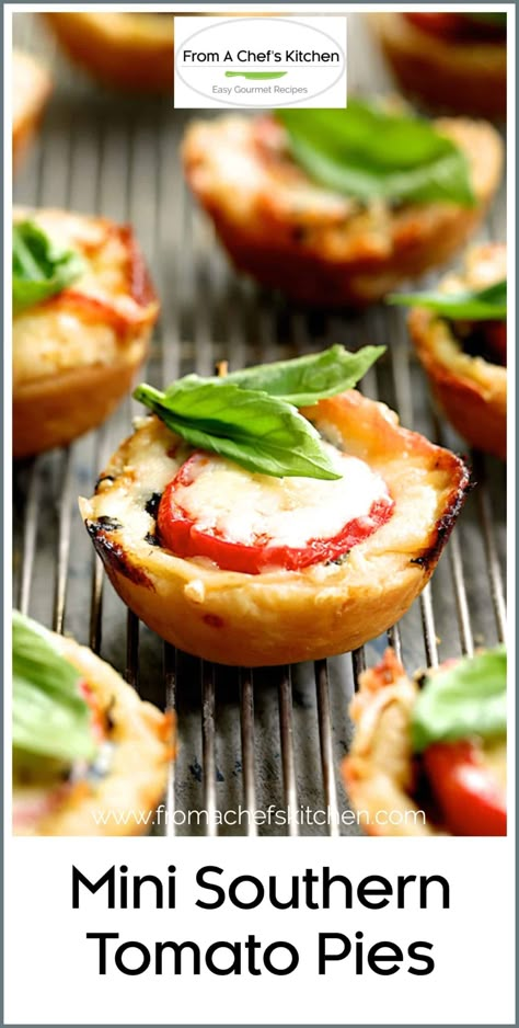 Summer Finger Foods, Southern Tomato Pie, Mini Pie Recipes, Tomato Pie Recipe, Tomato Tart, Tomato Pie, Cold Appetizers, Summer Appetizer, Mini Pies