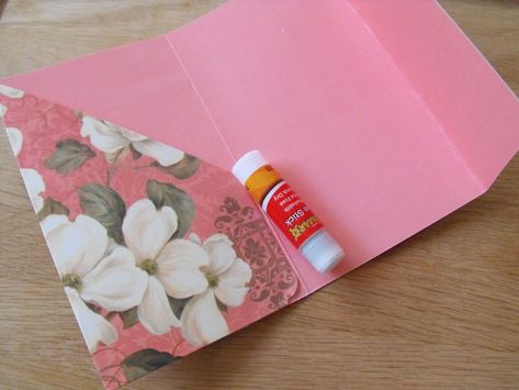 Pocket Folder Diy, Make Your Own Planner, Folder Diy, Hot Glue Art, Create Your Own Planner, Binder Pockets, Diy Scrapbook Album, Fabric Envelope, Folder Organization