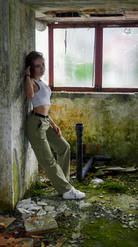 Photoshoot In Abandoned Building, Warehouse Photoshoot Ideas, Abandoned Place Photoshoot, Abandoned Places Photoshoot, Abandoned House Photoshoot, Industrial Photoshoot Ideas, Abandoned Building Photoshoot, Aesthetic Pics For Instagram, Edgy Photoshoot Ideas