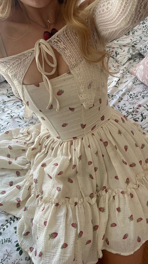 Back In The Day Outfits, Girly Look Style, Normal Clothes Outfit, Summer Corset Dress, Cottage Core Fashion Modern, Aesthetic Dress Pictures, Wild Rose And Sparrow, Whimsical Dress Casual, Cute Outfits Soft