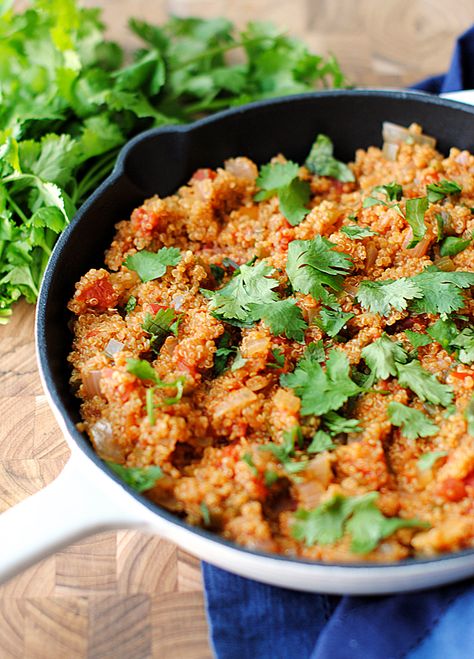 Skillet Spanish Quinoa Spanish Quinoa, Grain Sides, Fast Metabolism Diet, Healthy Sides, Sauce Tomate, Quinoa Recipes, Healthy Side Dishes, Healthy Chicken, Fajitas