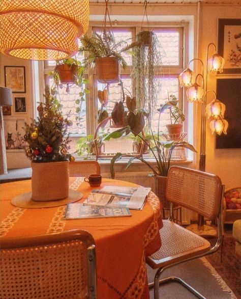 1970s Aesthetic Kitchen, 70s Themed Apartment, 1970s Home Aesthetic, 70s Dining Room, 70s Apartment, 70’s Decor, Retro Apartment, 1970s Home Decor, Diy Moss