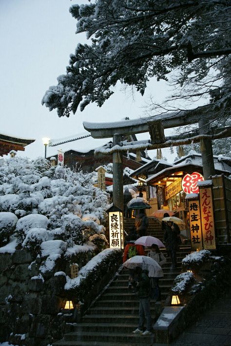 Kyoto, Japan Christmas Japan, Winter In Japan, Japan Winter, Japanese Shrine, Japanese Temple, Japon Illustration, Japan Culture, Japan Aesthetic, Aesthetic Japan