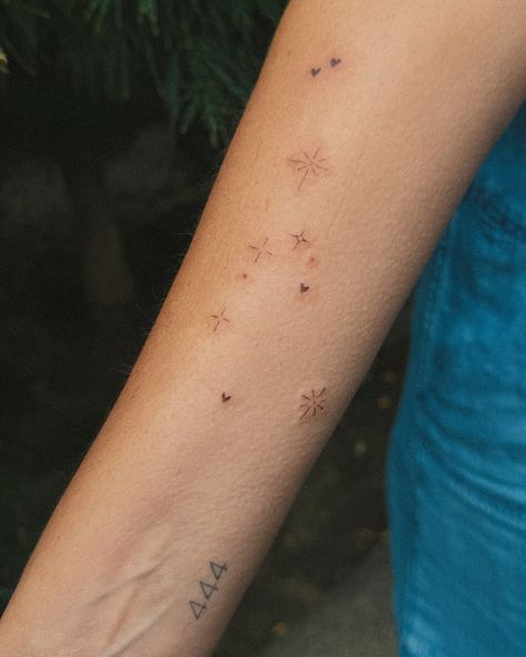 Taurus constellation freckles - chosen by a tarot reading ✨ Yes, we also decide freckles with tarot readings sometimes! Every star, every heart has a meaning just for you! Tattoo by Amber @guesa2.0 #pdx #pdxtattoo #freckletattoo #portlandoregon #fauxfreckles #taurustattoo #taurus #freckles #vegantattoo #vegantattooartist #pdxvegan #portlandvegans #finelinetattoos #tinytattoos Fake Freckle Tattoo, Heart Constellation Tattoo, Tattoos With Freckles, Sparkle Freckle Tattoo, Brown Freckle Tattoo, Freckle Star Tattoo, Constellation Freckle Tattoo, Tattoos On Freckled Skin, Taurus Star Constellation Tattoo