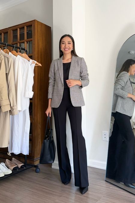 Flare Trousers Outfit, Black Trousers Outfit Work, Trousers Outfit Work, Business Professional Outfits For Women, Black Trousers Outfit, Pants Outfit Work, Black Blazer Outfit, Fall Workwear, Business Professional Outfits