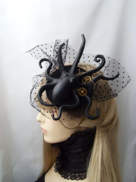 Black Gothic Octopus Steampunk Tentacle Headdress by KopfTraeume Steampunk Assassin, Jellyfish Halloween Costume, Jellyfish Halloween, Black Headpiece, Vampire Fashion, Fascinator Hats Diy, Steampunk Party, Steampunk Octopus, Steampunk Pirate