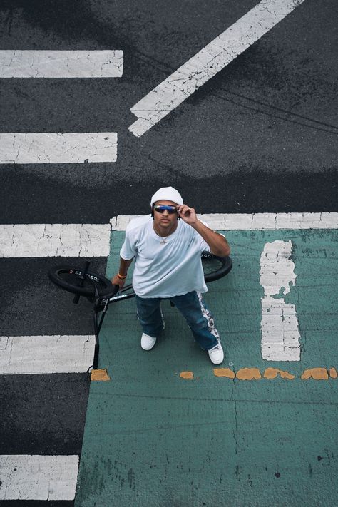 Bike Pose, Bmx Street, Skateboard Fashion, Skateboard Photography, Brand Photography Inspiration, Street Brands, Perspective Art, Skate Style, Skate Wear