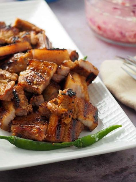 Inihaw Na Liempo Recipe, Filipino Pork Barbecue Recipe, Pork Marinade Recipes, Filipino Pork Recipes, Grilled Pork Belly, Pork Belly Recipes Crispy, Kawaling Pinoy, Pork Barbecue, Barbecue Recipe