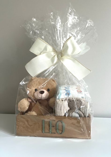 Gift Basket Baby Shower, Basket Baby Shower Gift, Cadeau Baby Shower, Baby Baskets, Baby Shower Presents, Baby Gift Box, Baby Gift Basket, Gift Kit, Baby Gift Sets