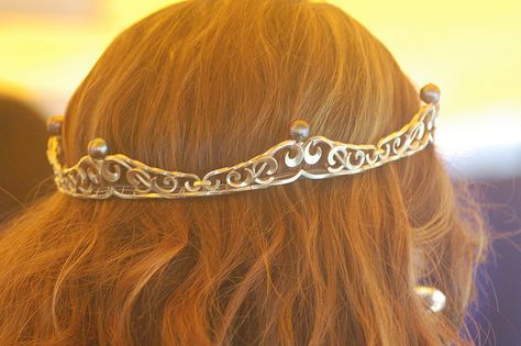 Wearing A Crown, Royal Core, Princess Aesthetic, Fantasy Costumes, Crown Jewels, Fantasy Jewelry, Medieval Fantasy, Tiaras And Crowns, Fantasy Clothing