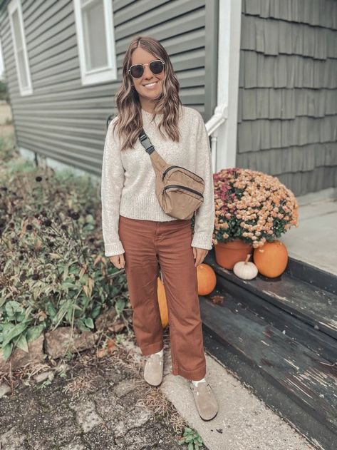 Orange Pants Outfit Fall, Burnt Orange Pants Outfit, Aesthetic Burnt Orange, Fall Style Aesthetic, Birkenstock Outfit Winter, Burnt Orange Pants, Orange Pants Outfit, Birkenstock Clog Outfit, Birkenstock Boston Outfit