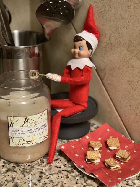 Elf On The Shelf Idea With Mini Marshmallows, Elf Roasting Marshmallows, Elf Ideas With Marshmallows, Elf On The Shelf Smores Ideas, Elf On The Shelf Ideas With Marshmallows, Elf On The Shelf Marshmallow Ideas, Crunch Chocolate, Baby Remedies, Elf Ideas Easy