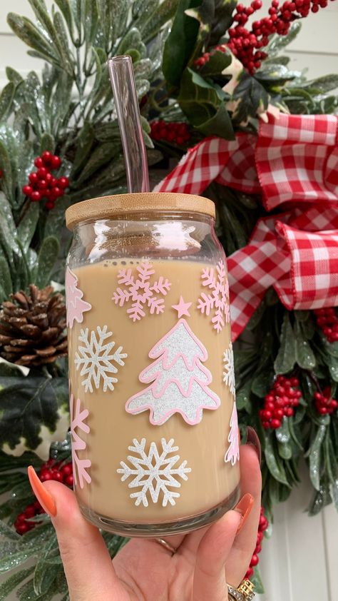 This libbey glass is the perfect holiday 🎄cup for all your holiday hot cocoas, peppermint mocha coffee and any holiday beverage you choose 🎄Details: include🎄 16oz glass cup Bamboo lid Pink glass straw Design is made from High quality, permanent vinyl that will withstand daily use and washings. I strive for consistency and perfection, however, every item is hand-made with love, which means they may vary in color, size, etc. Care Instructions: Handmade with Love, So Handle with Care! Do Not Soa Peppermint Mocha Coffee, Room Spray Recipe, Pink Coffee Cups, Straw Design, Cricut Christmas Ideas, Bamboo Cups, Christmas Cups, Diy Christmas Ornaments Easy, New Haven Ct