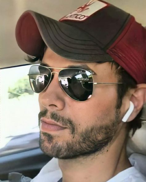 Enrique Iglesias Videos, Enrique Iglesias, Rare Pictures, Crafts Paper, King Of Pops, Powerful Quotes, Future Husband, A Man, Madrid