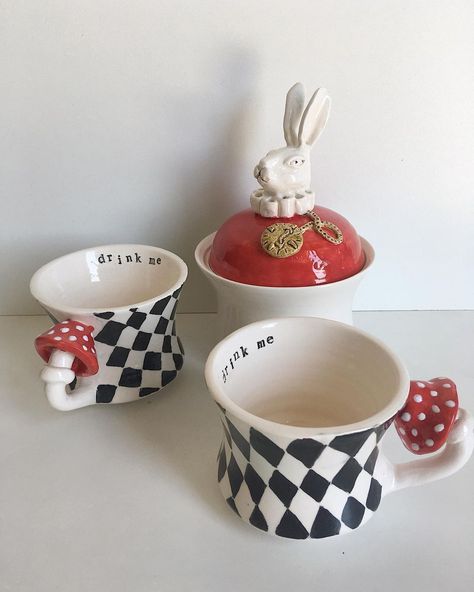 Rabbit Mug Ceramics, Alice In Wonderland Ceramic Ideas, Fairytale Ceramics, Alice In Wonderland Tea Set, Alice In Wonderland Clay Art, Alice In Wonderland Ceramics, Alice In Wonderland Pottery, Clay Alice In Wonderland, Alice In Wonderland Kitchen