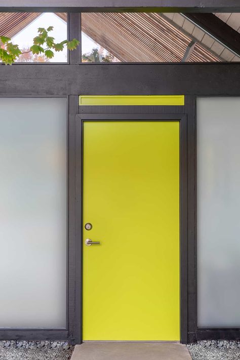 9 Mid-Century Front Door Colors to Bring Flair to Your Entrance - Homenish Midcentury Front Door, Mid Century Front Door, Midcentury Modern Exterior, Mid Century Modern Door, Purple Front Doors, Orange Front Doors, Colorful Doors, Exterior Door Colors, White Front Door