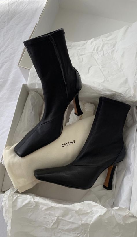 old celine Celine Boots, Mode Ulzzang, Celine Shoes, Mode Shoes, Fashion Shoes Heels, Estilo Preppy, Shoe Inspo, Aesthetic Shoes, Pretty Shoes