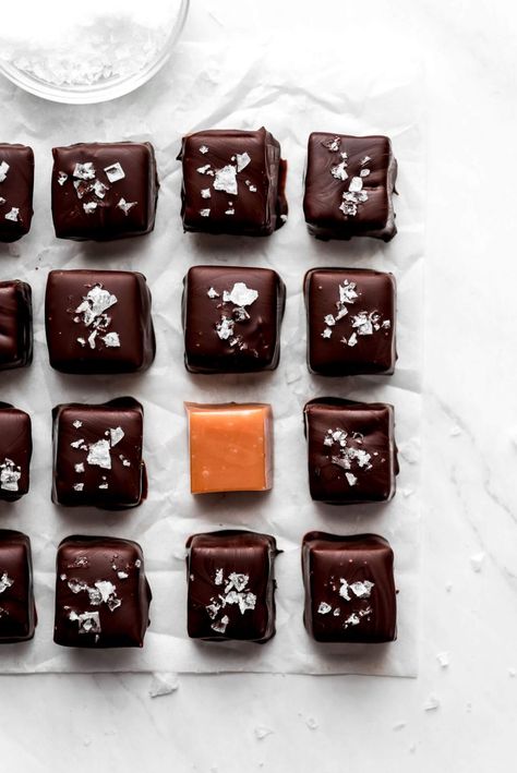 Salted Chocolate Covered Caramels are homemade fine chocolates that taste divine! Made-from-scratch buttery caramels coated in rich dark chocolate and sprinkled with flaky sea salt. These are the perfect handmade gift for the holidays! #homemadecandy #caramel #chocolates | GarnishandGlaze.com Chocolate Covered Caramels, Caramel Candies Recipe, Homemade Caramels, Chewy Gingerbread Cookies, Sea Salt Chocolate, Oreo Truffles, Chocolate Oreos, Caramel Candy, Fine Chocolate