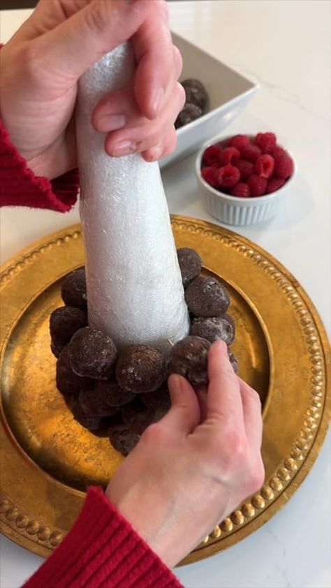 An awesome donut hole holiday decoration with a styrofoam cone! #diycrafts Munchkin Donut, Holidays Appetizers, Raspberry Tree, Socca Recipe, Donut Tree, Donut Christmas Tree, Donut Christmas, Tacos Fish, 2024 Holidays