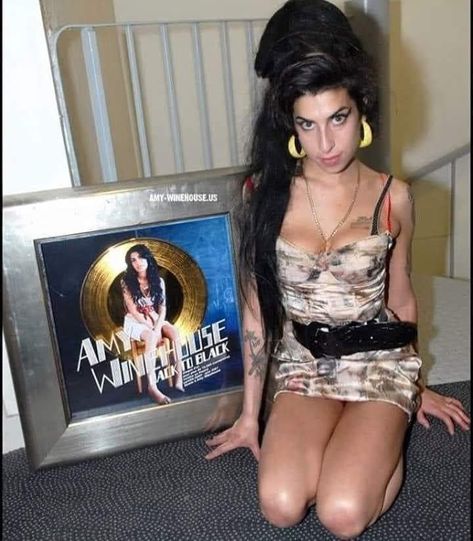 Cabaret Party, Ur Welcome, Amy Wine, Amy Winehouse Style, Amy W, Amazing Amy, Amy Winehouse, Bob Marley, Back To Black