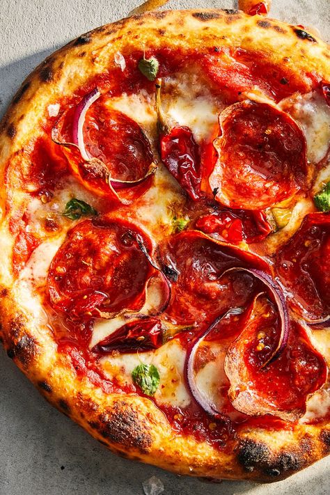 This soppressata pizza recipe incorporates Calabrian chilies and hot honey to create the ultimate comfort food meets pizza recipe.#pizzarecipes #sopressatarecipes #comfortfood #hothoneypizza #hothoneyrecipes Honey Pizza, Pizza Roll, Calabrian Chili, Pizza Sauce Recipe, Artisan Pizza, Pizza Recipes Homemade, Hot Honey, Pizza Hut, Pizza Party