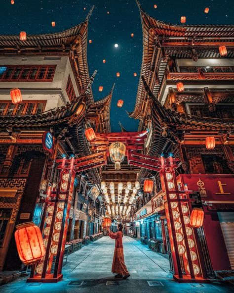 City Best Views🔝 on Instagram: “📍 Shanghai , China 🇨🇳 📷: @youknowcyc Follow @citybestviews for the best urban photo👆 • • #china #shanghai #中国 #上海 #beijing #chinese…” Hayao Miyazaki Movies, Chinese New Year Card, Happy Lunar New Year, Japan Aesthetic, Unique Experiences, Taipei Taiwan, Shanghai China, Creative Artwork, Gothic House