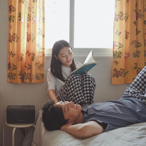 Couple Bathtub Aesthetic, Couple Poses Reference, Fotografi Vintage, Couples Vibe, Human Poses Reference, Love Illustration, Couples Poses For Pictures, Couple Photography Poses, Pre Wedding Photoshoot