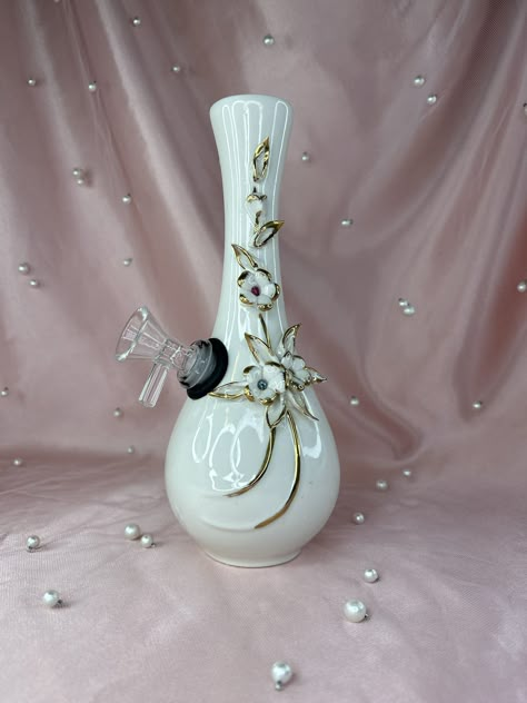 Wasted Water Pipes (@PeaceRoseShephe) on X Cool Bong Designs, Ceramic Bong Handmade, Cute Pipes, Dr Apartment, Functional Glass Art, Happy 4 20, Beautiful Glassware, Gardening Accessories, Boho Soul