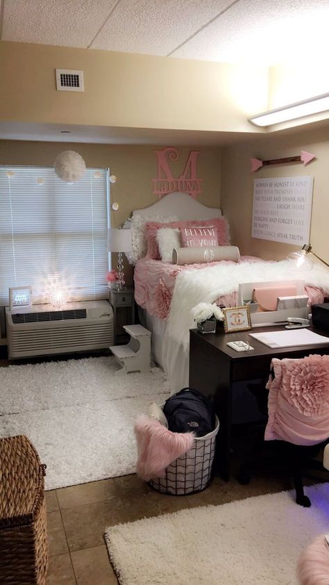 College Bedroom Decor, Dorm Room Styles, College Bedroom, Dorm Room Bedding, Dorm Room Diy, College Dorm Room Decor, Dorm Room Designs, Dorm Room Ideas, Girls Dorm Room