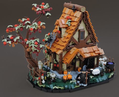 Lego Dnd, Cute Lego, Lego Village, Witch's Cottage, Lego Halloween, Lego Houses, Lego Medieval, Lego Sculptures, Witch Cottage