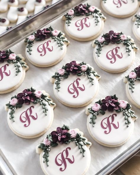 Wedding Cookies Decorated, Wedding Shower Cookies, Flower Sugar Cookies, Monogram Cookies, Cookie Wedding Favors, Wedding Cake Cookies, Wedding Cookie, Bridal Shower Cookies, Wedding Sweets