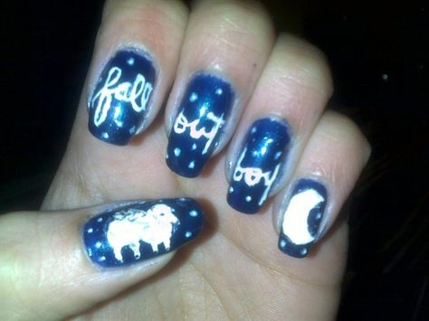 Manicure paying homage to "Infinity On High" album. Love it. Band Nail Art, Boy Nail Art, Nail Inspo Birthday, Emo Nails, Random Nails, Infinity On High, Music Nails, Band Nails, Emo Quartet