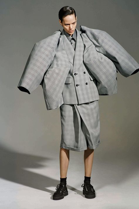 Rei Kawakubo for Comme des Garçons. The Infinity of Tailoring, autumn/winter 2013–14; Courtesy of Comme des Garçons. Photograph by © Paolo Roversi; Courtesy of The Metropolitan Museum of Art. Rei Kawakubo Comme Des Garcons, Deconstruction Fashion, Fashion Infographic, Craig Mcdean, Paolo Roversi, Rei Kawakubo, Costume Institute, Gianni Versace, Yohji Yamamoto