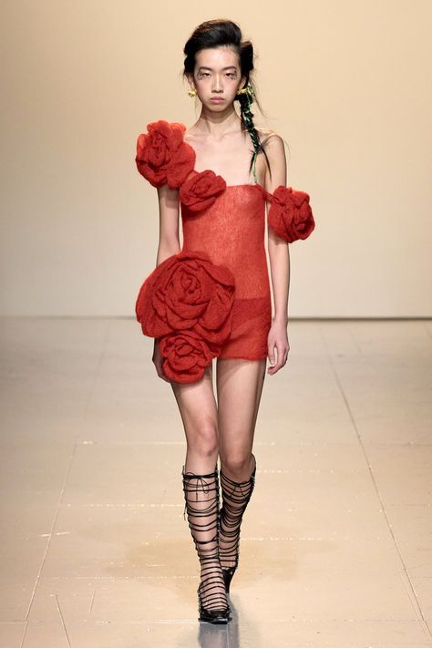 2023 Catwalk, Yuhan Wang, Fall 2023 Ready To Wear, Asian Aesthetic, 2023 Ready To Wear Collection, Code Red, 2023 Ready To Wear, Fashion Forecasting, Womenswear Fashion